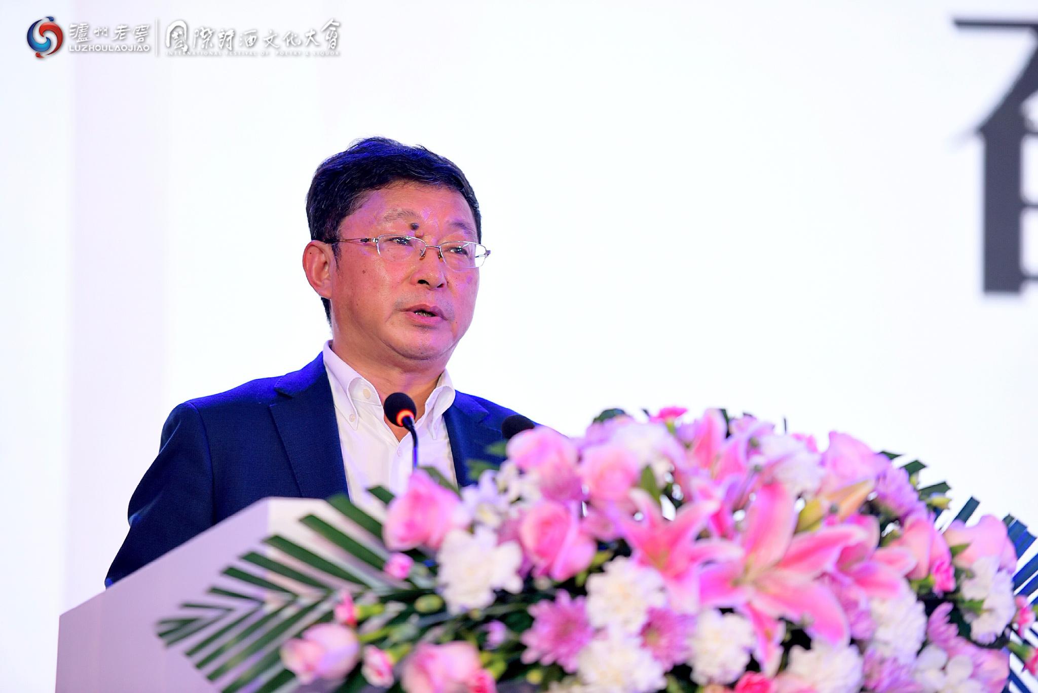 中国当代作家、四川省作家协会主席阿来在国际诗酒文化大会上发言